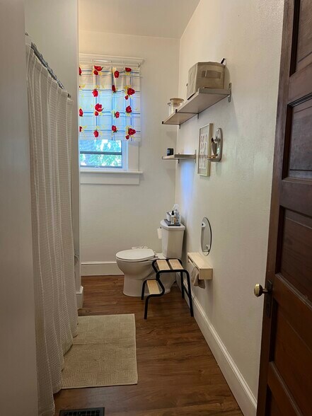 Bathroom1 - 1370 Forsythe Ave