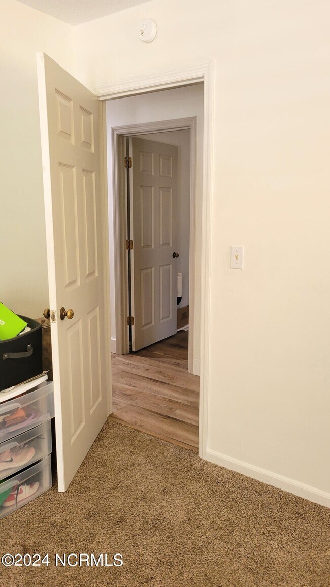 Building Photo - 1720 Longleaf Dr E