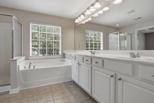 Building Photo - WAKEFIELD CORNER HOME WITH 4 BEDROOMS IS WAITING FOR YOU!