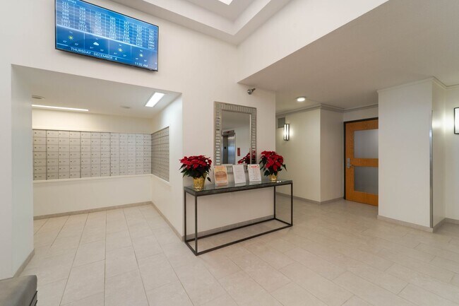 Building Photo - Contemporary 2BR/2BA Corner Condo at The Encore of McLean