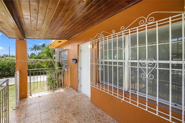 Building Photo - 3720 NW 20th Ct