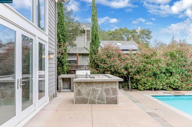 Building Photo - 3324 Las Huertas Rd