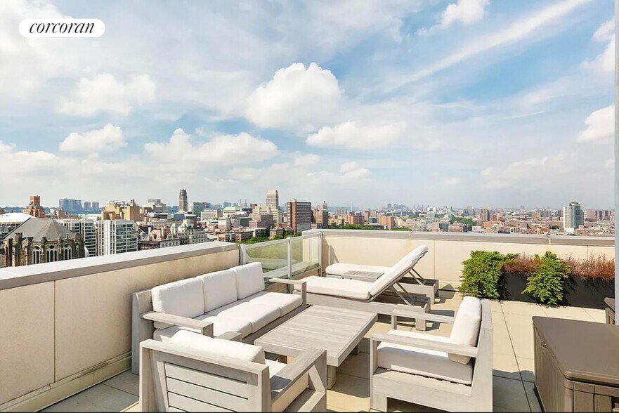 Building Photo - 321 W 110th St
