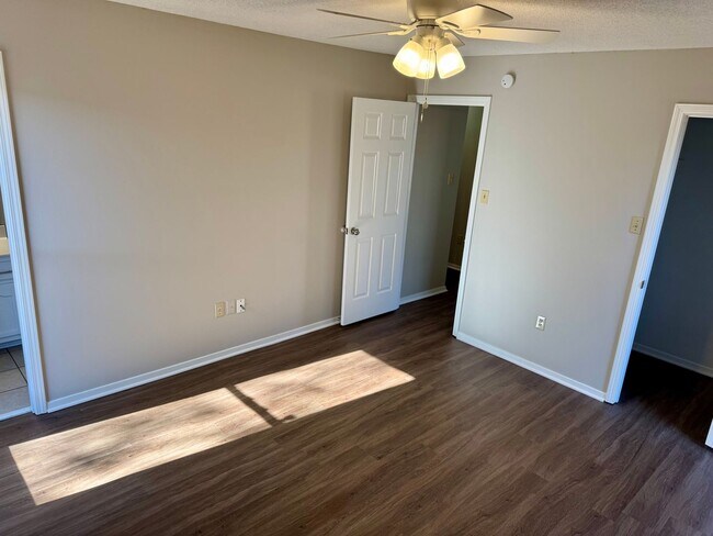 Building Photo - 4289 Brighton Dr