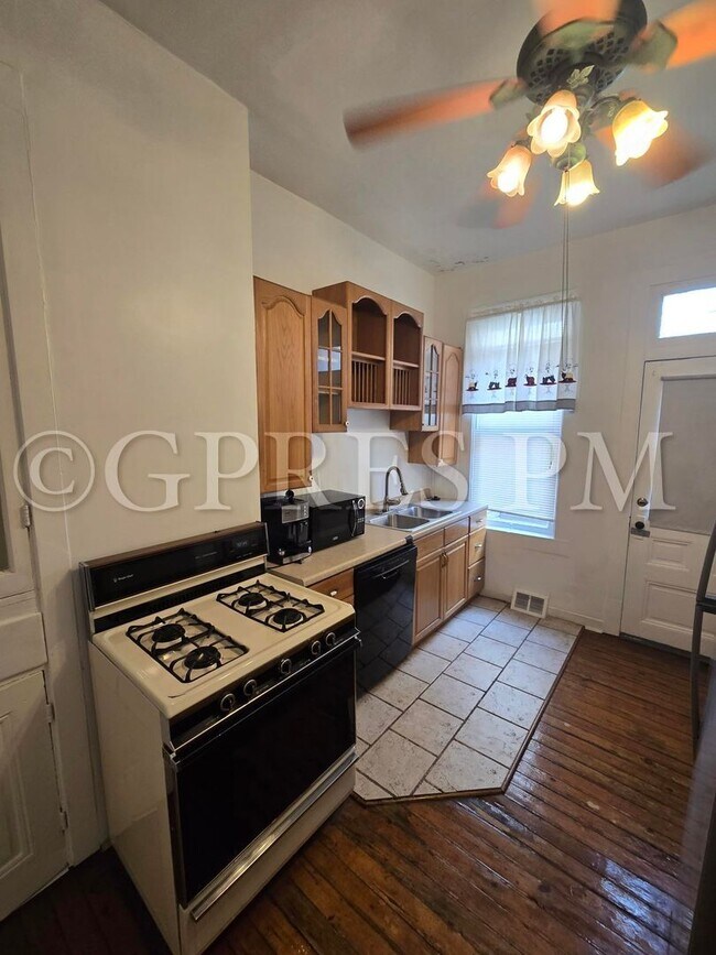 Building Photo - 100 S 13th St