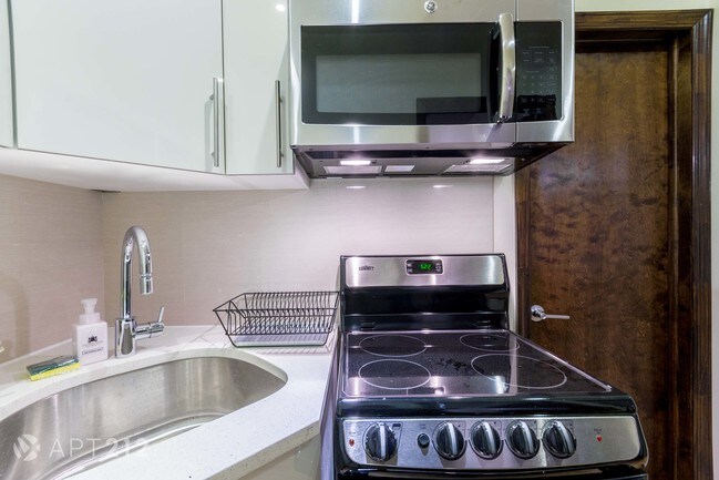 Building Photo - 111 E 39th St