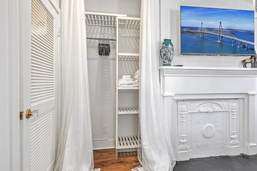 Building Photo - 38 Bogard St