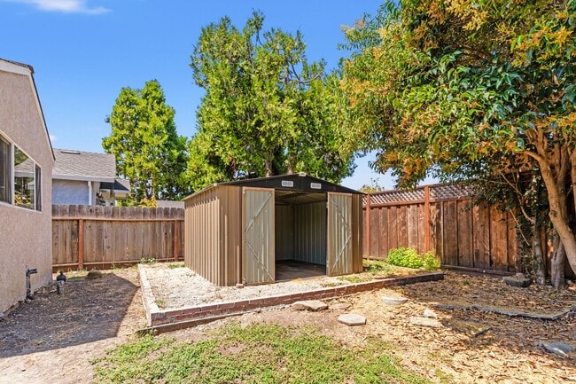 Building Photo - 867 Via Mariposa