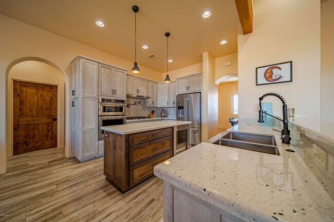 Building Photo - 335 Latigo Way