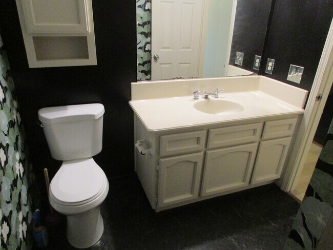 Building Photo - 107 Petrilli Cir