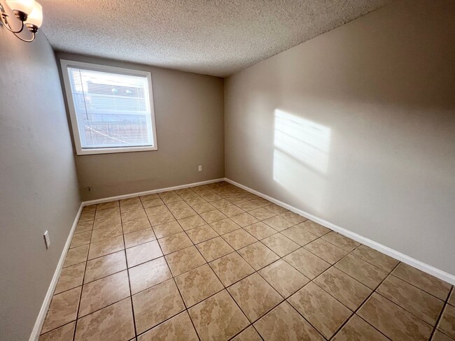 Building Photo - 4220 Loomis Ave