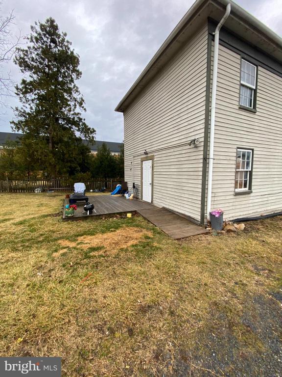 Building Photo - 135 W Main St