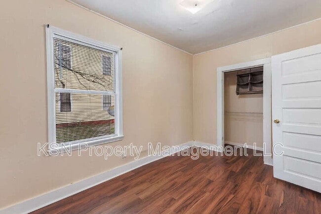 Building Photo - 1921 Reynolds St