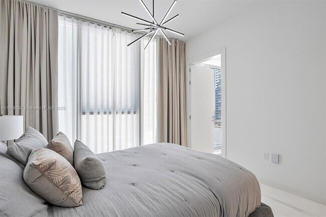 Building Photo - 300 Biscayne Blvd Way