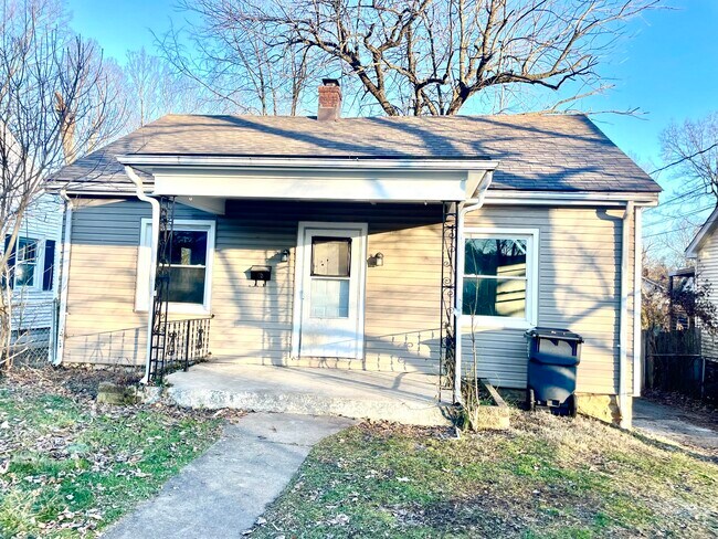 Primary Photo - 120 Clyde St