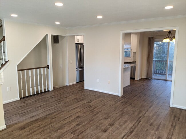 Building Photo - Renovated townhouse in established Frederick neighborhood ready now!