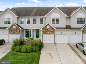 Building Photo - 156 E Country Club Dr