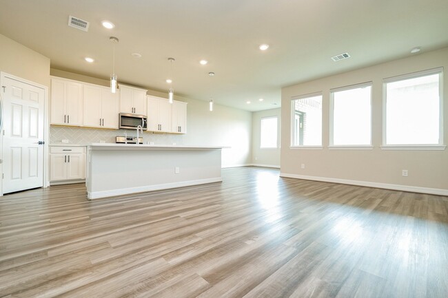 Building Photo - 31426 Whitcombe Summit Wy