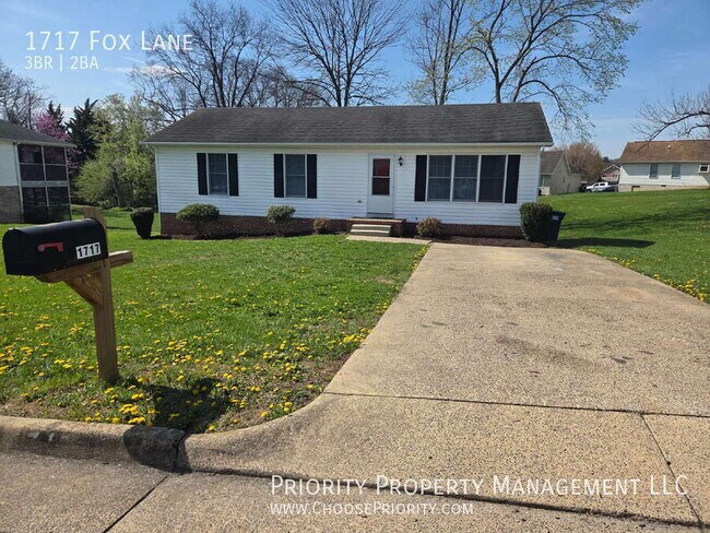 Building Photo - 1717 Fox Ln