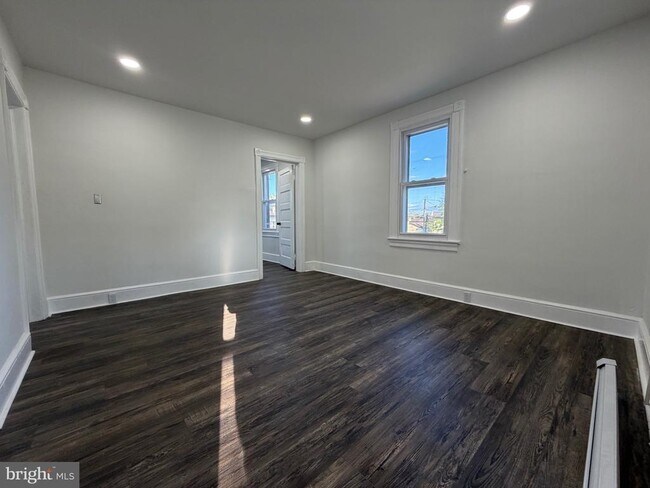 Building Photo - 517 Bentley Ave