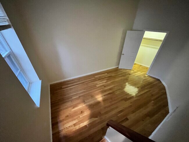 Building Photo - 17 Bow St