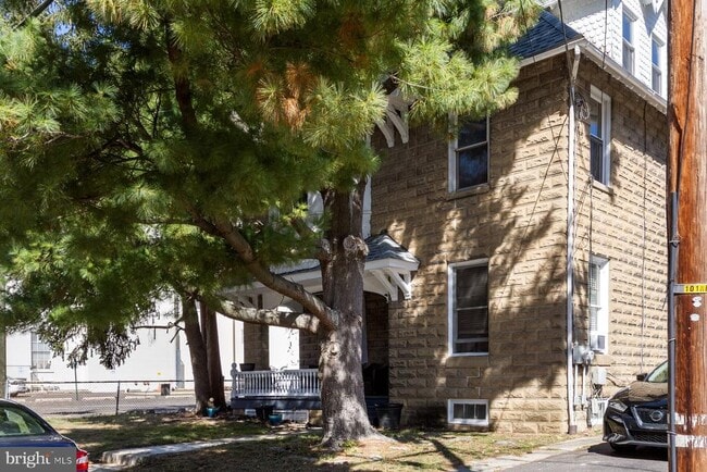 Building Photo - 38 Curtis Ave