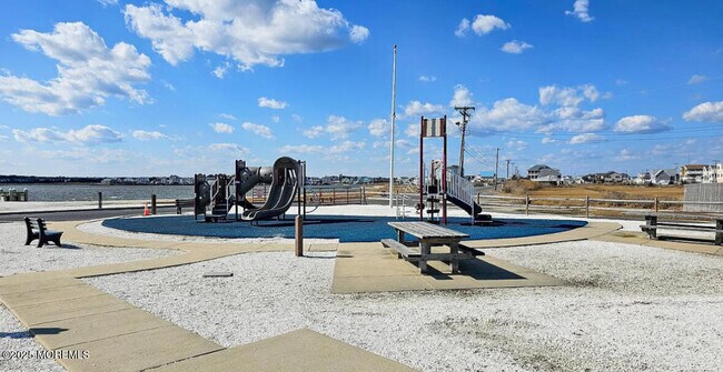 Building Photo - 1022 S Green St