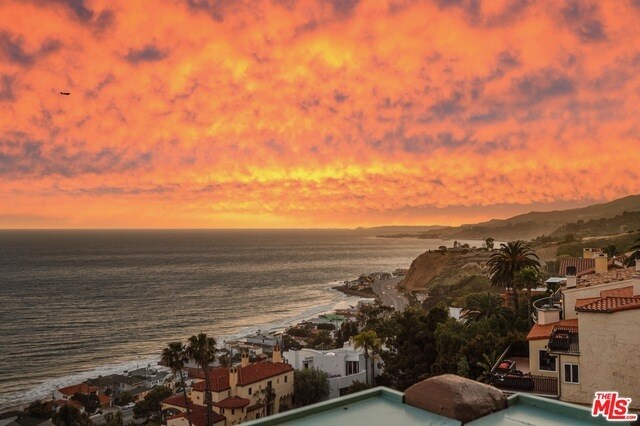 Building Photo - 3916 Rambla Orienta