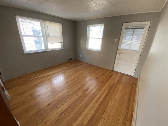 Building Photo - 614 Tesmore Pl