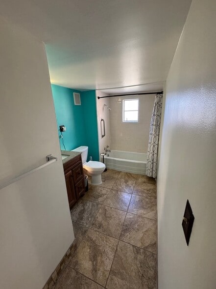 Building Photo - 1825 Mann St