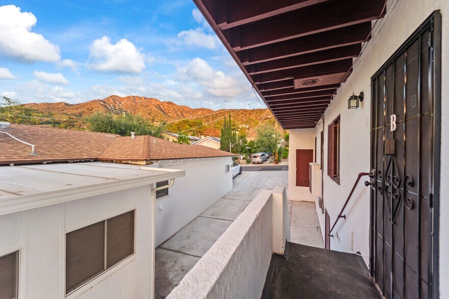 Building Photo - 10639 Fitzroy Ave