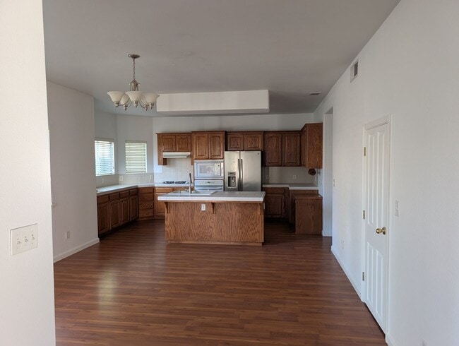 Building Photo - Nice 2 story home with lots of space, close to Fugman Elementary, Copper River and Woodward Park.