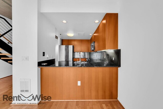 Building Photo - 77 Dow Pl