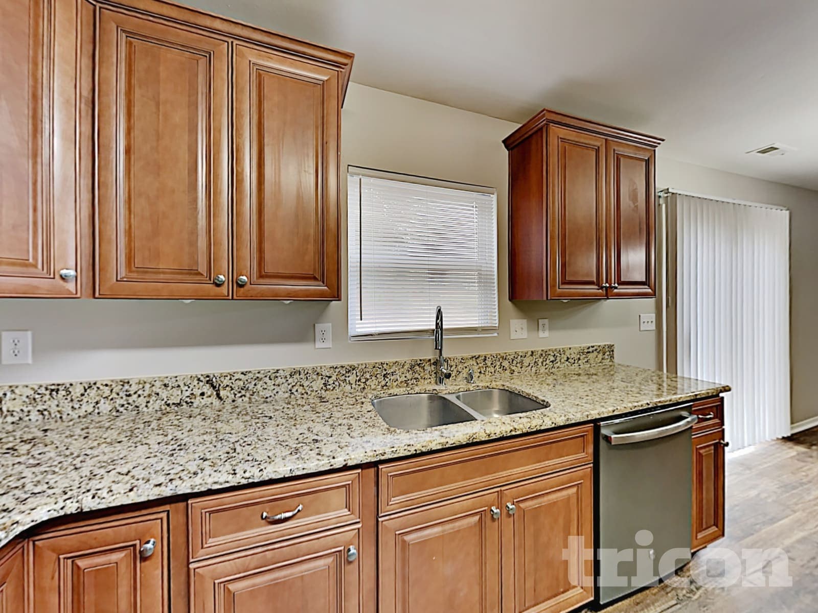 Building Photo - 4003 Larkhaven Village Dr