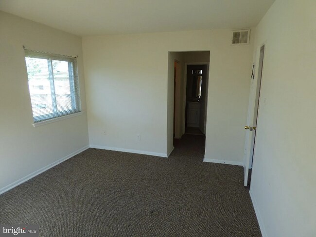 Building Photo - 10222 Prince Pl