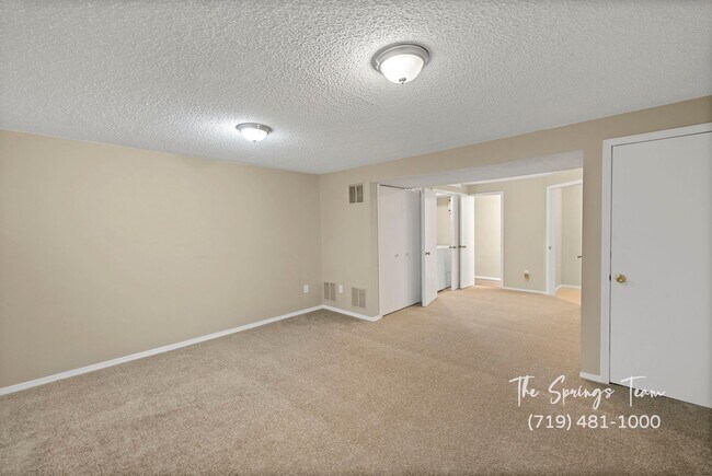 Building Photo - 3BD Condo in Gated Community  - Security Deposit Waiver Available