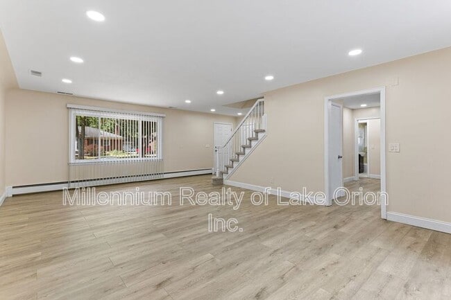 Building Photo - 24034 Meadowlark St