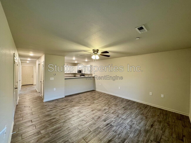 Building Photo - 201 Spindle Ct