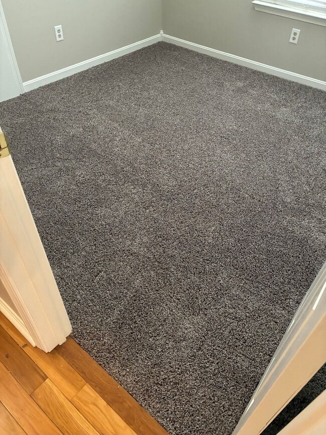 Building Photo - **NEW PRICE**   **New Paint**   **New Carpet**  Ready for YOU!!