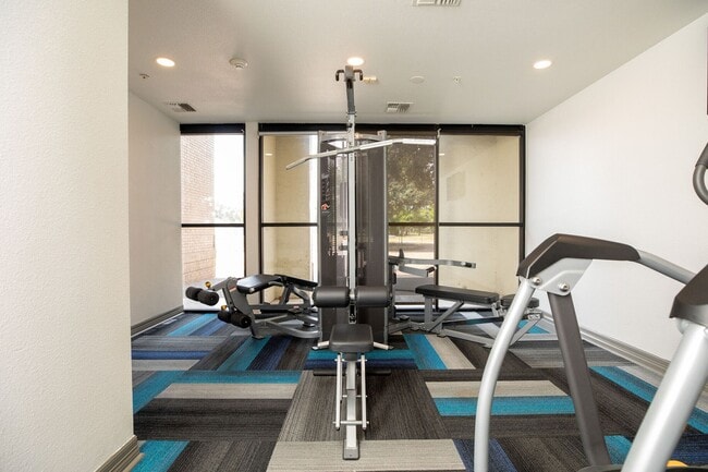 Building Photo - 4001 Fannin St