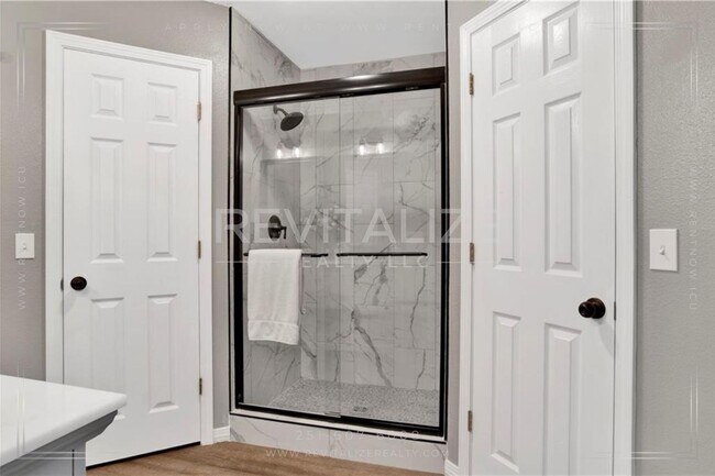 Building Photo - Beautifully Updated 3/2 Brick Home in Fole...