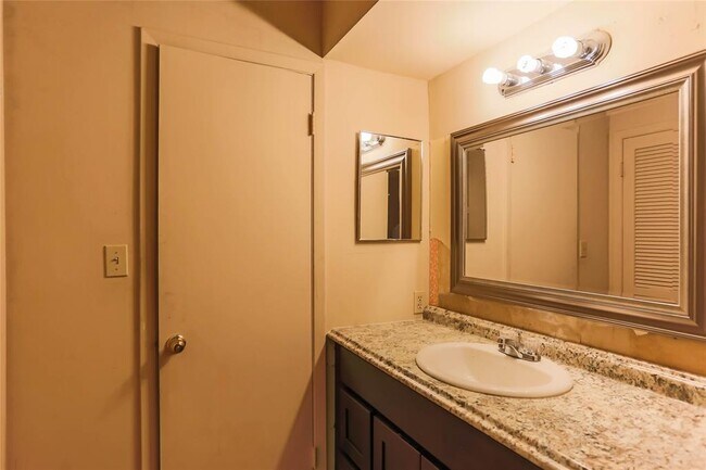 Building Photo - 9901 Sharpcrest St