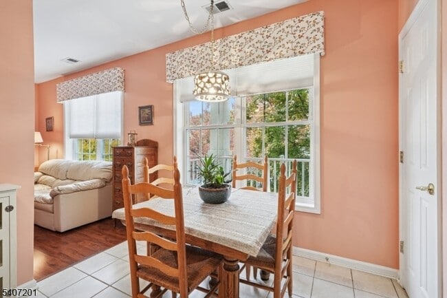 Building Photo - 806 Holly Ln