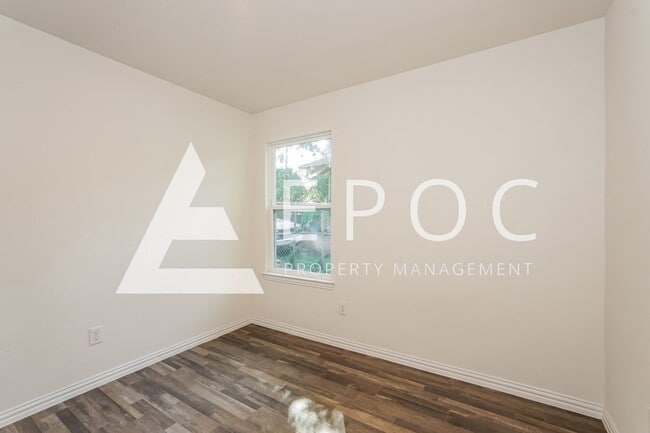 Building Photo - 719 N 13th St