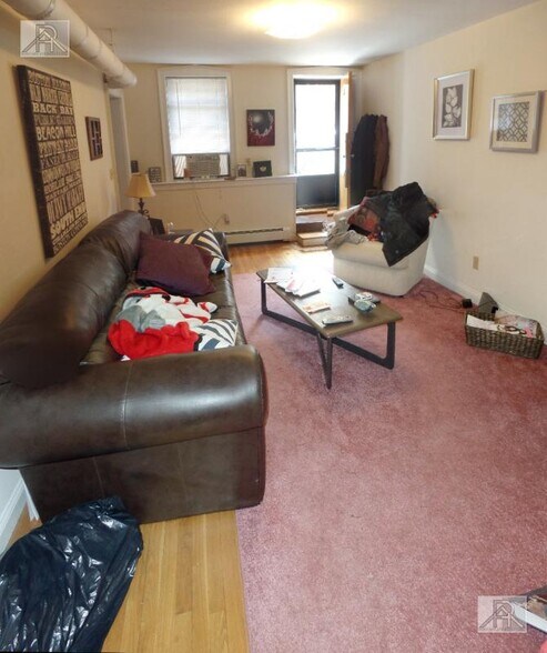 Building Photo - 25 Glenville Ave