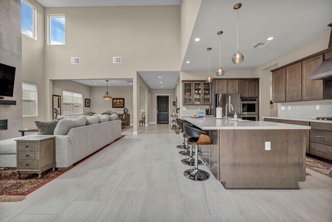 Building Photo - 619 Camargue Trl