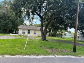 Building Photo - Beautiful Home Oversized Lot