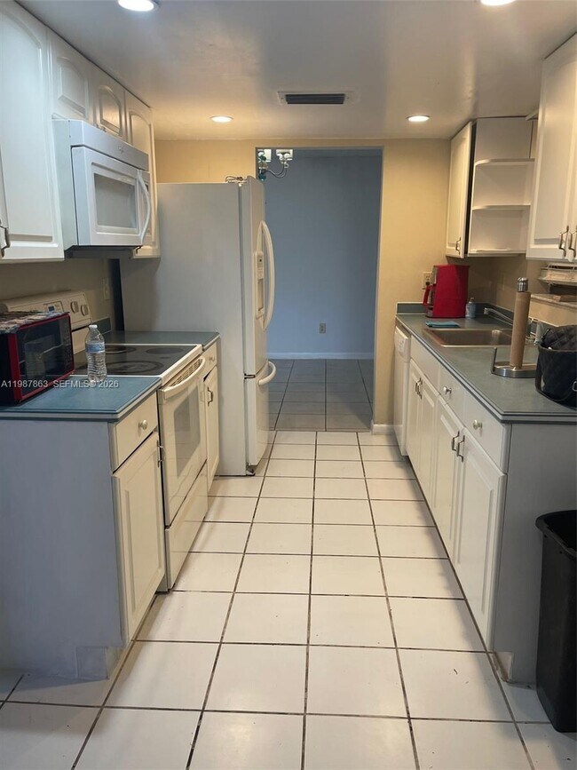 Building Photo - 1419 Yellowthroat St