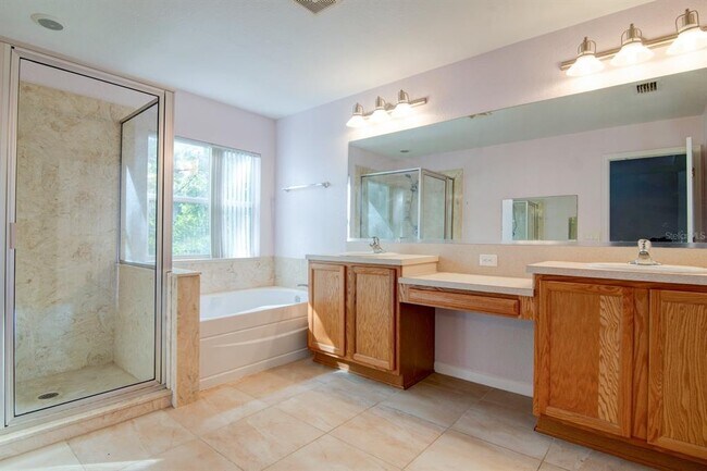 Building Photo - 5075 SW 40th Pl