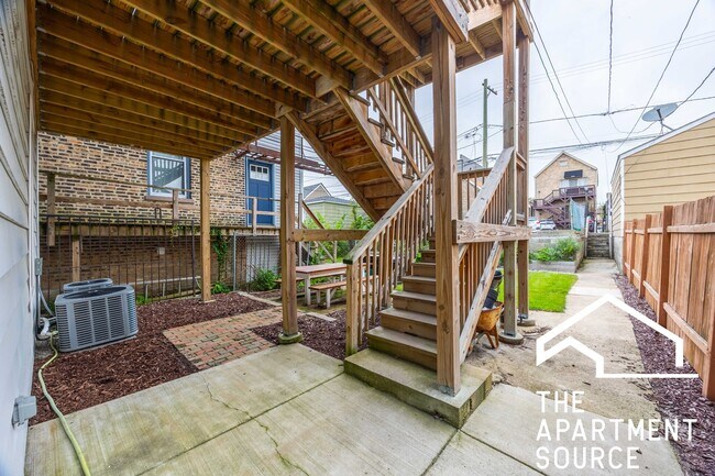 Building Photo - 2120 W Cullerton St